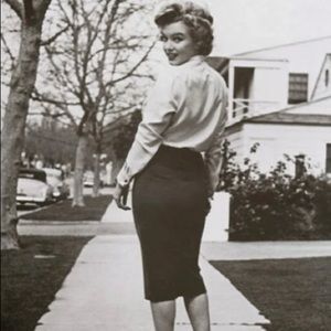 Vintage Wool Black Pencil Skirt (pin-up style)